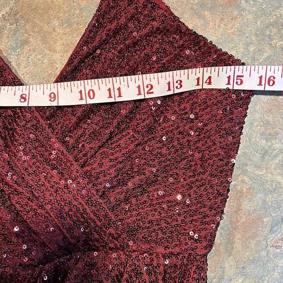 Francesca’s NWT Burgundy Sequin Formal Tulip Dress Medium - Picture 15 of 16